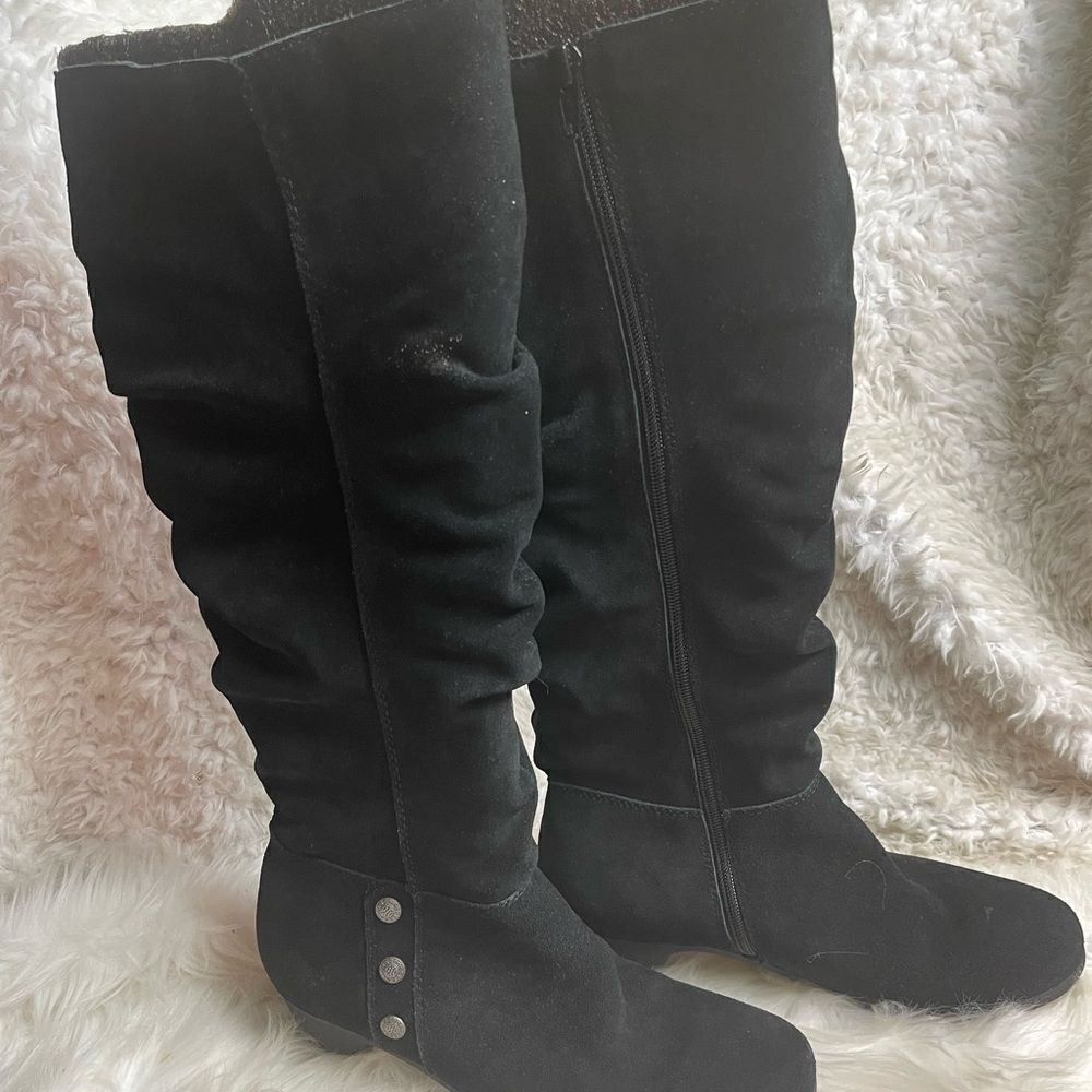 Cliffs by White Mountain Averie Black leather Suede knee high boots Size 9M.